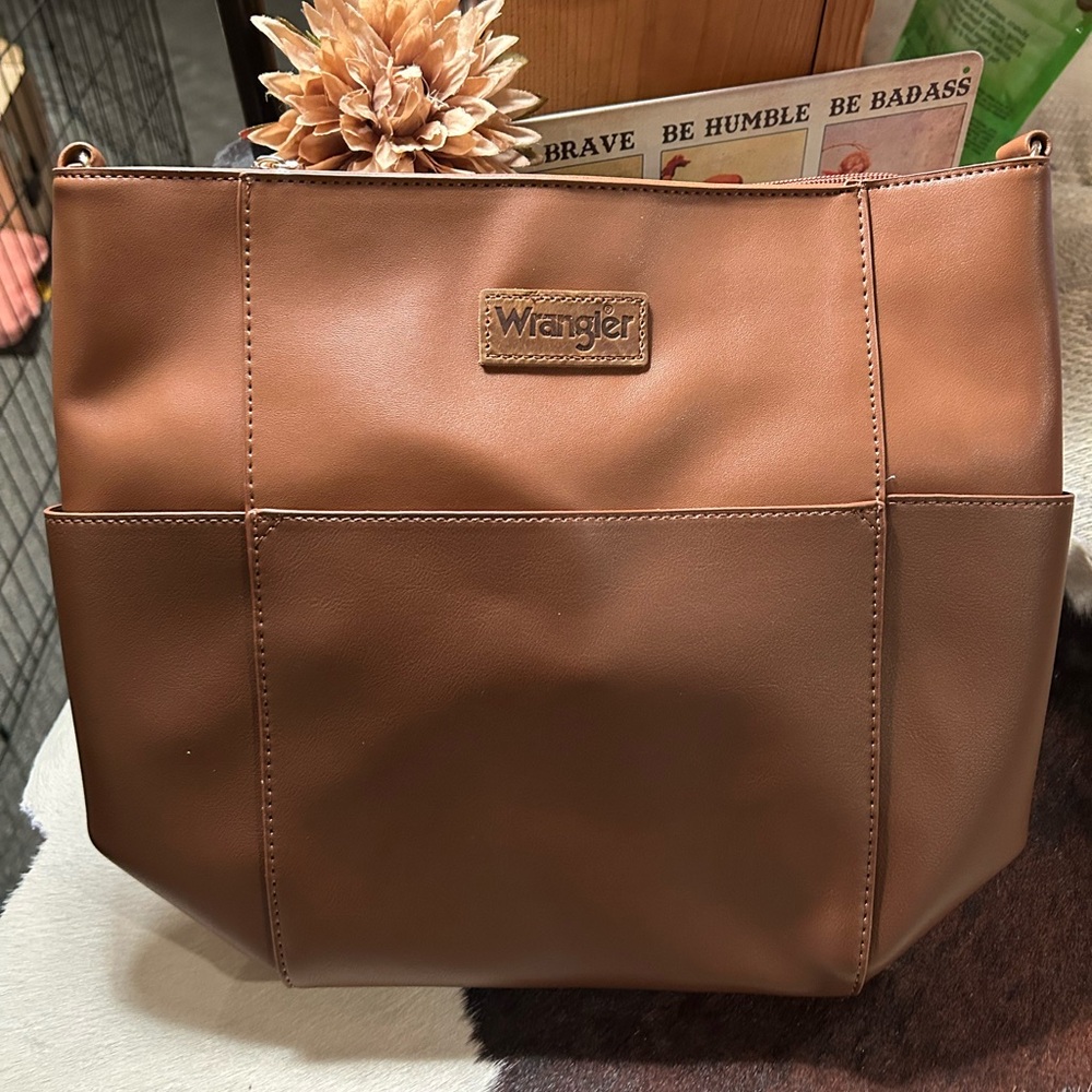 Wrangler White and Brown Shoulder Bag with Classic Design
